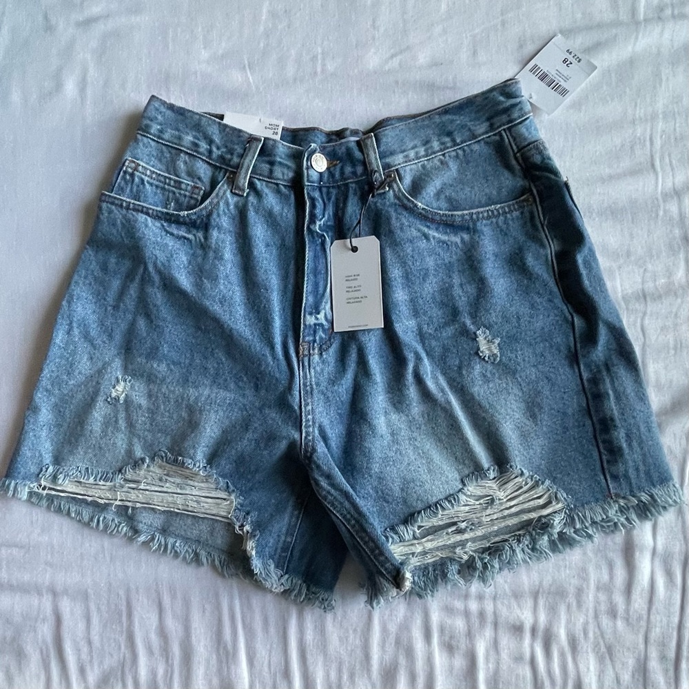 DISTRESSED DENIM MOM SHORTS